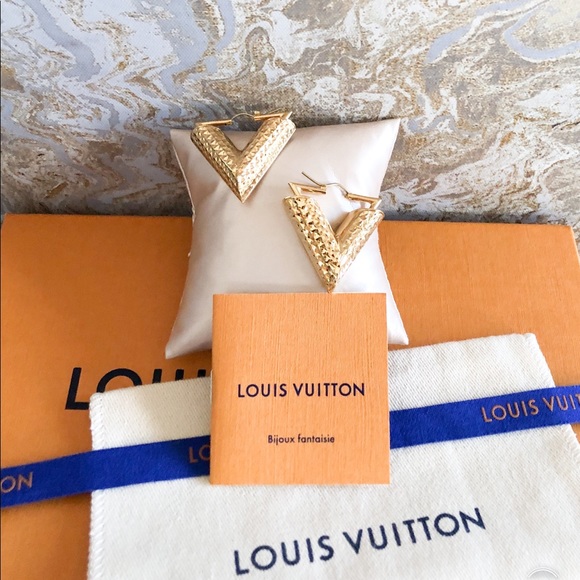 Louis Vuitton Essential V Guilloche Gold Earrings - Picture 2 of 12